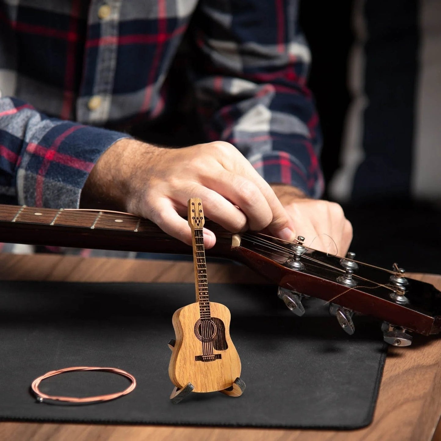 🎁Mini Cute Edition Wooden Guitar Plectrum Case🎸